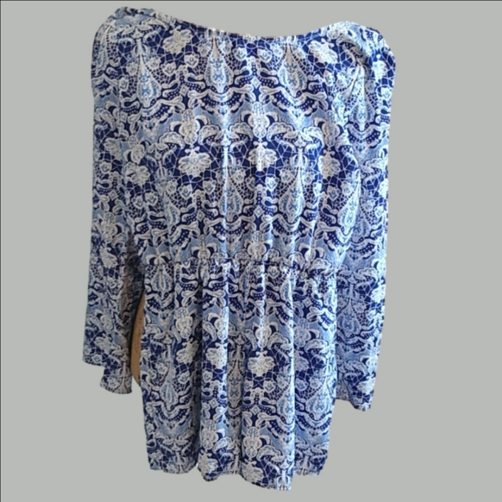 Charlotte Russe Blue & White Floral Long Sleeve Shorts Romper sz M - Picture 2 of 4